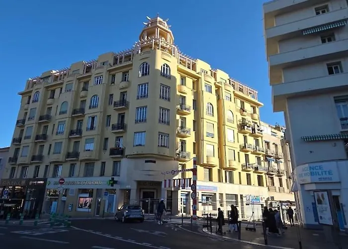 Appartement Et Calme Face Gare Nice